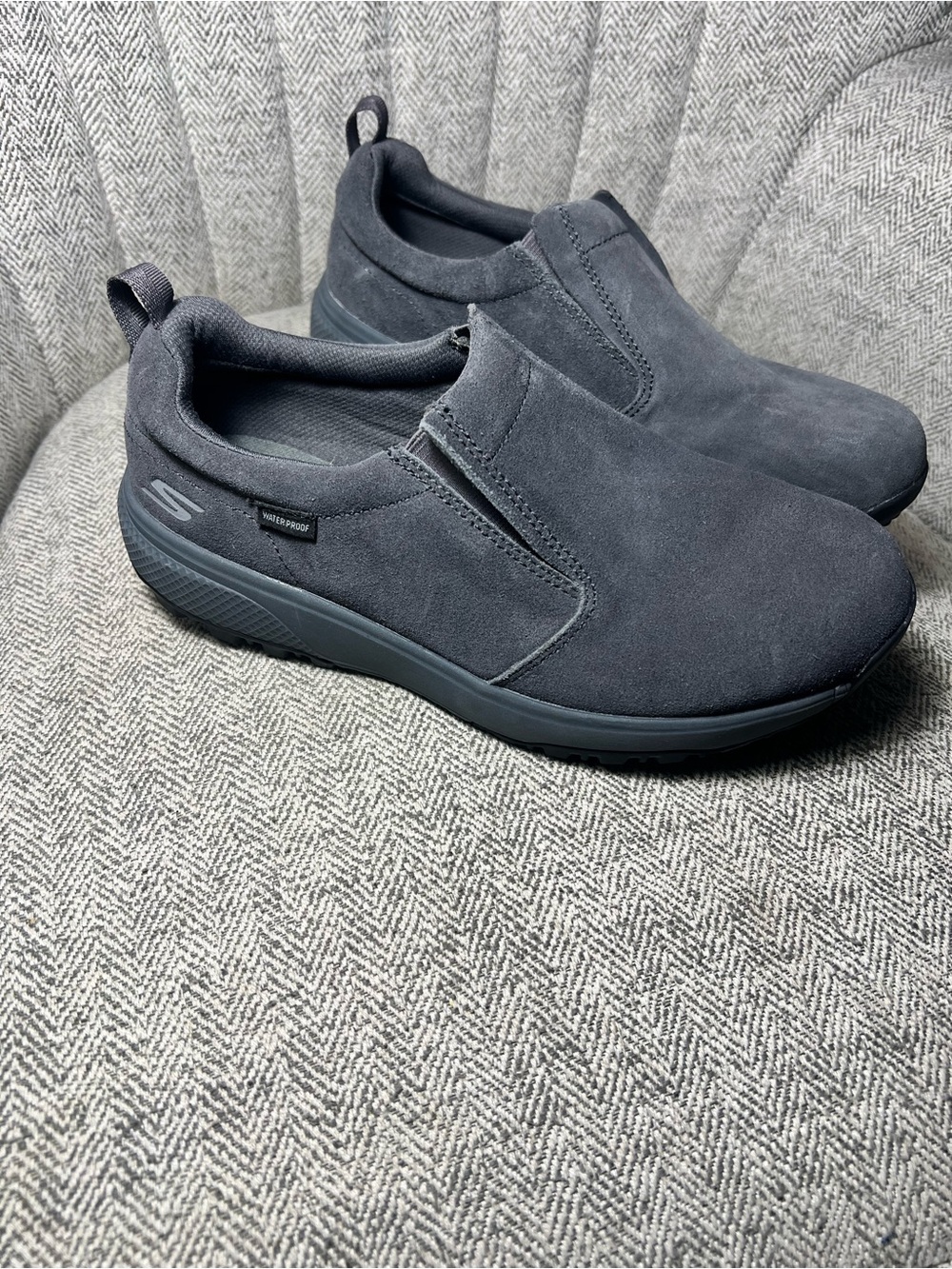Skechers 15555 Women’s Size 9 Charcoal Leather Waterproof Slip-On Goga Mat